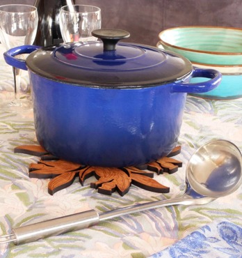 Gum Leaf Cut-Out Pot Stand Image