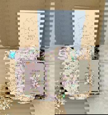 Bib and Bow Gift Set – Snugglepot Image