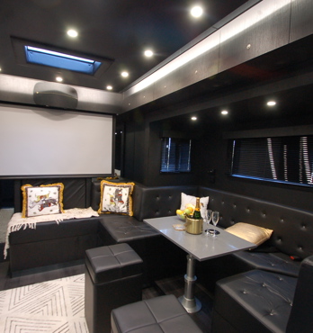 Rivenlee Equine Coaches Image