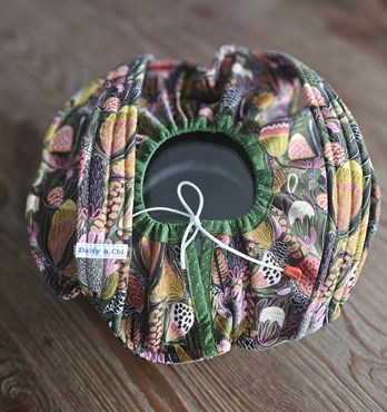 Indoor Outdoor Dining - casserole totes, carriers (food warmers), platter-pie tote carriers, oven mitts, hot dish pads, food nets, serviette holders Image