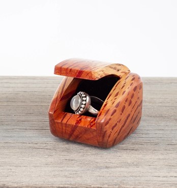 Flip-Top Ring Box Image